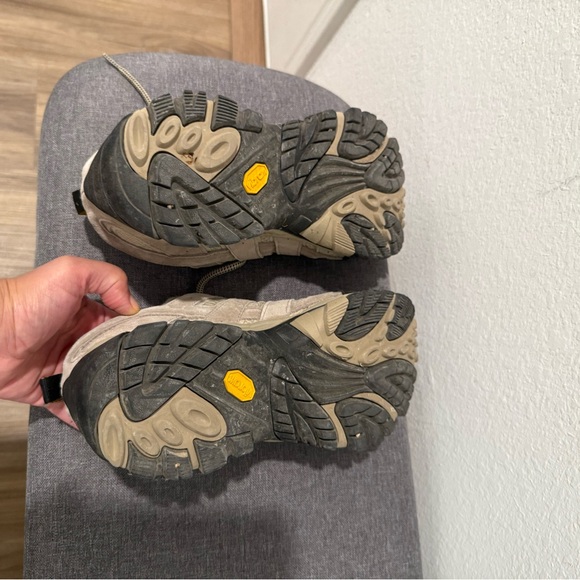 Merrell Tan and Black Hiking Shoes, size 8 - Picture 5 of 5